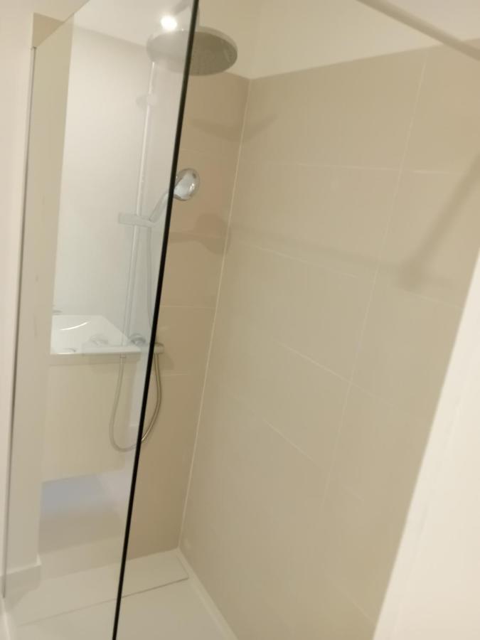 Quartier Le Plus Anime De Marseille "La Plaine Cours Julien "Chambre Avec Salle De Bain Wc Privee Integrees "Dans Appartement Exterior foto